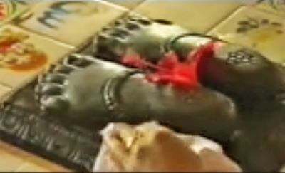 Shirdi 'feet' being wiped with hanky